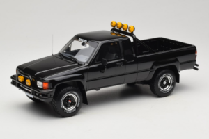 Toyota Hilux N60 SR5 Pickup Schwarz Otto 1:18 OT481B Resin
