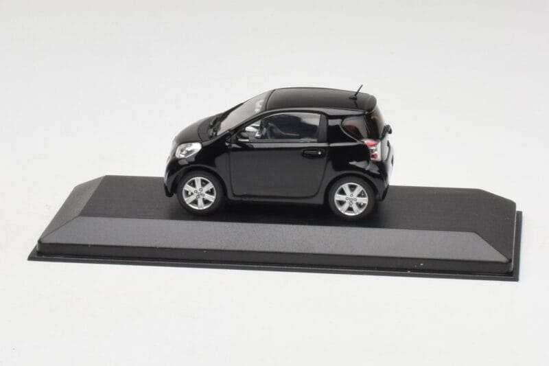 Toyota iQ Schwarz Mica Minichamps 1:43 403166803 Druckguss
