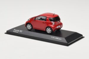 Toyota iQ Rot Minichamps 1:43 400166800 Druckguss — Bild 3 von 4