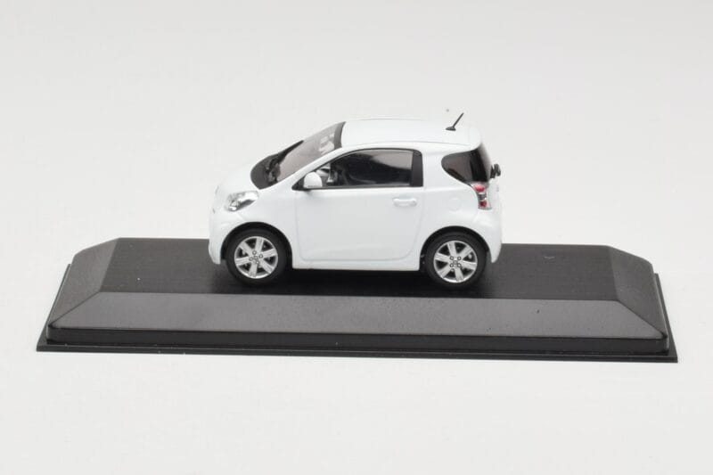 Toyota iQ Weiß Minichamps 1:43 TOYOTA009 Druckguss