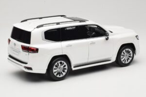 Toyota Land Cruiser J300 ZX Weiß LCD 1:18 LCD18013-ZX-WH Druckguss — Bild 3 von 8