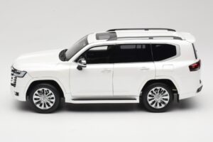 Toyota Land Cruiser J300 ZX Weiß LCD 1:18 LCD18013-ZX-WH Druckguss — Bild 4 von 8