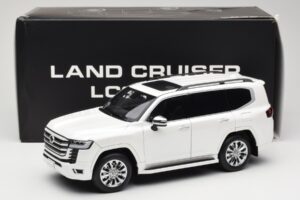 Toyota Land Cruiser J300 ZX Weiß LCD 1:18 LCD18013-ZX-WH Druckguss — Bild 8 von 8