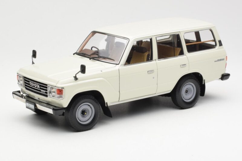 Toyota Land Cruiser J60 Weiß Kyosho 1:18 08956W Druckguss