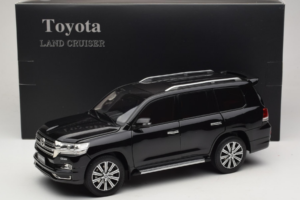 Toyota Land Cruiser LC200 Schwarz Kengfai 1:18 KF024-13 Druckguss — Bild 8 von 8
