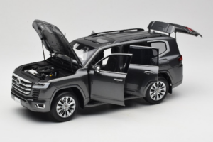 Toyota Land Cruiser LC300 ZX Grau LCD 1:18 LCD18013-ZX-GR Druckguss — Bild 2 von 8