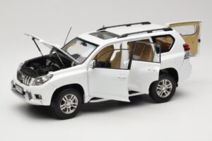 Toyota Land Cruiser Prado J150 Weiß Paudi Model 1:18 623132-WH Druckguss — Bild 2 von 8