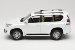 Toyota Land Cruiser Prado J150 Weiß Paudi Model 1:18 623132-WH Druckguss — Bild 4 von 8