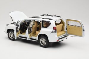 Toyota Land Cruiser Prado J150 Weiß Paudi Model 1:18 623132-WH Druckguss — Bild 5 von 8