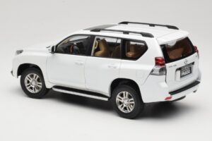 Toyota Land Cruiser Prado J150 Weiß Paudi Model 1:18 623132-WH Druckguss — Bild 7 von 8