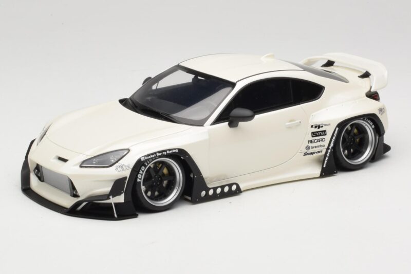 Toyota Pandem GR86 ZN8 Crystal White GT Spirit 1:18 GT498 Resin