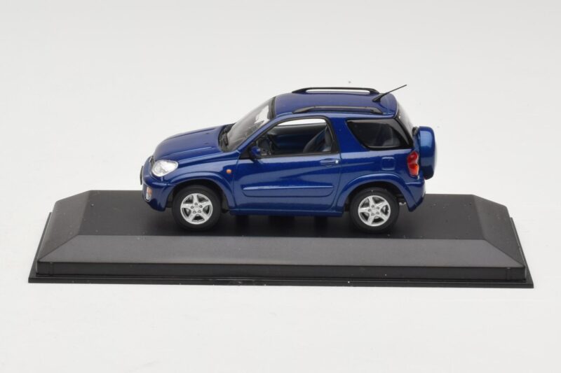 Toyota RAV4 Dunkelblau Grau Innenraum Minichamps 1:43 433166004 Druckguss