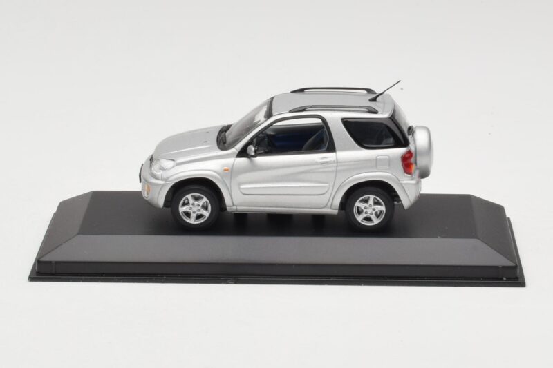 Toyota RAV4 XA20 Silber Helles Interieur Minichamps 1:43 31434205 Druckguss