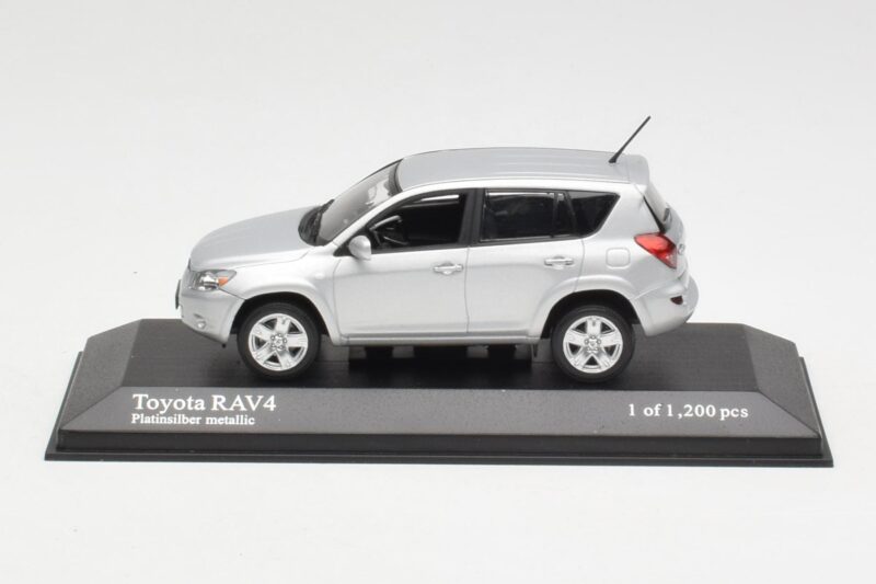 Toyota RAV4 XA30 Silber Minichamps 1:43 400166570 Druckguss
