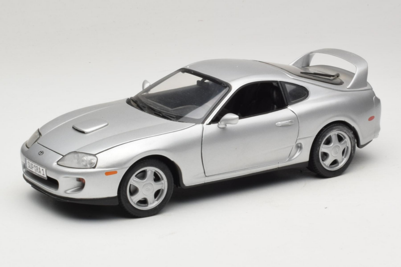 Toyota Supra A80 Silber Kyosho 1:18 08847 Druckguss