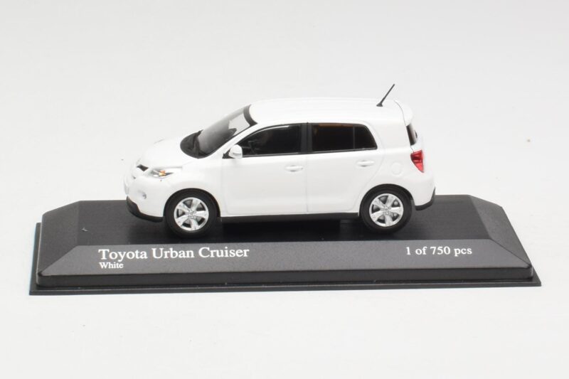 Toyota Urban Cruiser Weiß Minichamps 1:43 Toyota Urban Cruiser Weiß Minichamps 1:43 400166960 Druckguss