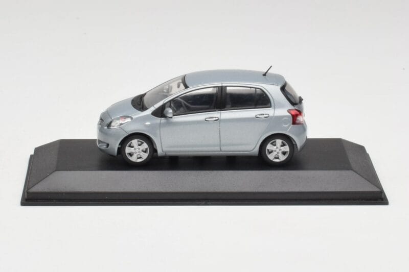 Toyota Yaris Mk2 Glacier Blau Minichamps 1:43 TOYOTA001 Druckguss