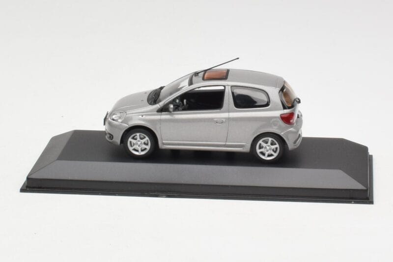 Toyota Yaris XP10 TS Grau Minichamps 1:43 Toyota Yaris XP10 TS Grau Minichamps 1:43 TOYOTA007 Druckguss