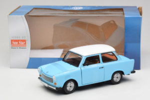 Trabant 601 Deluxe Blau Weiß Sun Star 1:18 4286 Druckguss — Bild 6 von 6