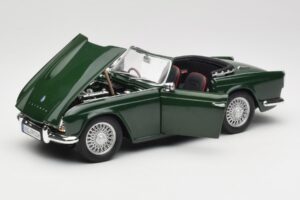 Triumph TR4 British Racing Green Revell 1:18 08827-T1 Druckguss — Bild 2 von 8