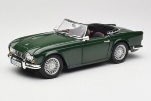 Triumph TR4 British Racing Green Revell 1:18 08827-T1 Druckguss