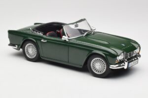 Triumph TR4 British Racing Green Revell 1:18 08827-T1 Druckguss — Bild 6 von 8