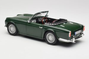 Triumph TR4 British Racing Green Revell 1:18 08827-T1 Druckguss — Bild 7 von 8