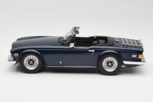 Triumph TR6 PI Dunkelblau Minichamps 1:18 155132032 Druckguss — Bild 3 von 6