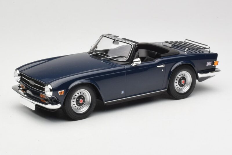 Triumph TR6 PI Dunkelblau Minichamps 1:18 155132032 Druckguss