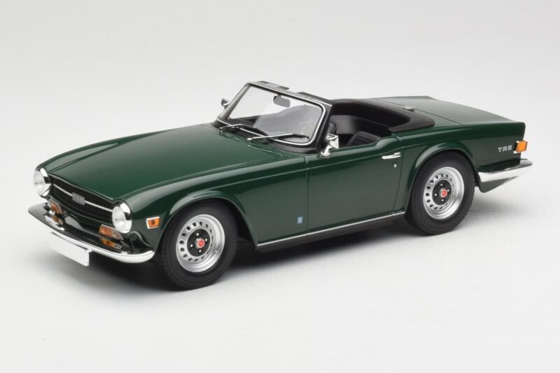 Triumph TR6 PI Dunkelgrün Minichamps 1:18 155132030 Druckguss