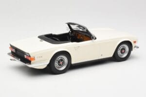 Triumph TR6 PI Weiß Minichamps 1:18 155132035 Druckguss — Bild 2 von 6