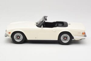 Triumph TR6 PI Weiß Minichamps 1:18 155132035 Druckguss — Bild 3 von 6