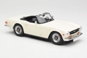 Triumph TR6 PI Weiß Minichamps 1:18 155132035 Druckguss — Bild 4 von 6
