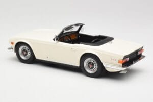 Triumph TR6 PI Weiß Minichamps 1:18 155132035 Druckguss — Bild 5 von 6