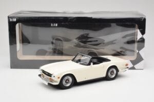 Triumph TR6 PI Weiß Minichamps 1:18 155132035 Druckguss — Bild 6 von 6