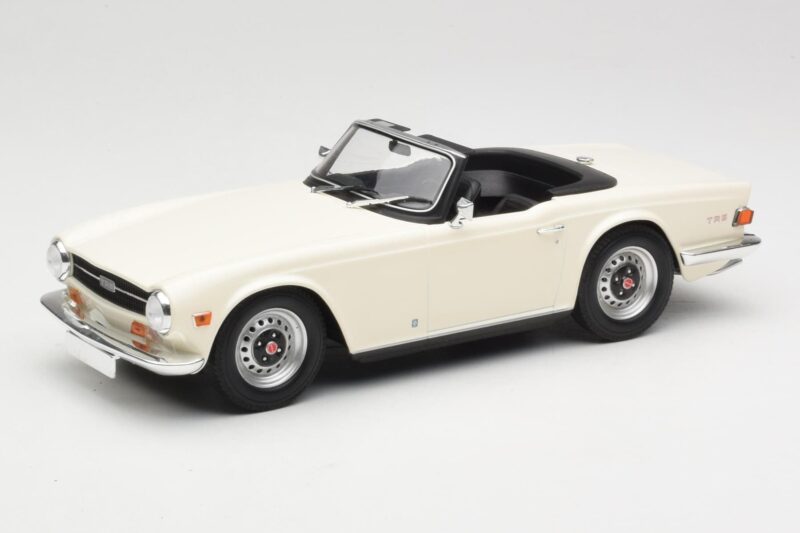 Triumph TR6 PI Weiß Minichamps 1:18 155132035 Druckguss