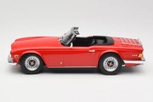 Triumph TR6 PI Rot Minichamps 1:18 155132031 Druckguss — Bild 3 von 6