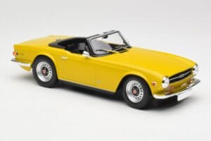 Triumph TR6 RHD Gelb Minichamps 1:18 155132034 Druckguss — Bild 4 von 6