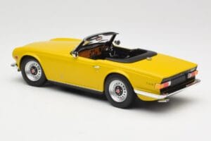 Triumph TR6 RHD Gelb Minichamps 1:18 155132034 Druckguss — Bild 5 von 6