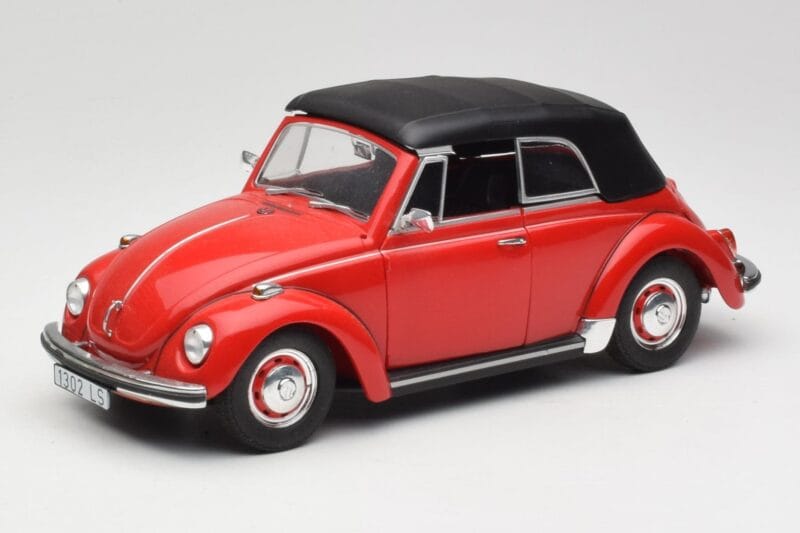 Volkswagen 1302 LS Cabriolet Rot Revell 1:18 08470 Druckguss