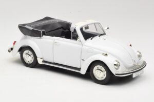 Volkswagen 1302 LS Cabriolet Weiß Revell 1:18 08415 Druckguss — Bild 6 von 8