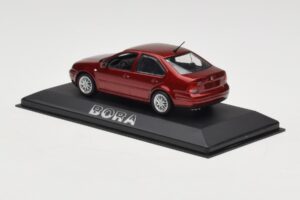 Volkswagen Bora Mk4 Red Metallic Minichamps 1:43 VW003 Druckguss — Bild 3 von 4