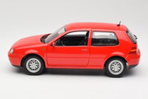 Volkswagen Golf Mk4 GTI Rot Revell 1:18 08943 Druckguss — Bild 4 von 8