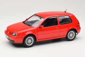 Volkswagen Golf Mk4 GTI Rot Revell 1:18 08943 Druckguss
