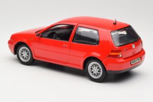 Volkswagen Golf Mk4 GTI Rot Revell 1:18 08943 Druckguss — Bild 7 von 8