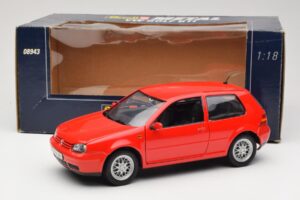Volkswagen Golf Mk4 GTI Rot Revell 1:18 08943 Druckguss — Bild 8 von 8
