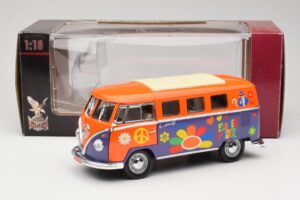 Volkswagen Microbus T1 Flower Power Road Signature 1:18 92329 Druckguss — Bild 8 von 8