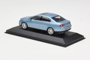 Volkswagen Passat B6 Blue Metallic Minichamps 1:43 PASSAT002 Druckguss — Bild 3 von 4
