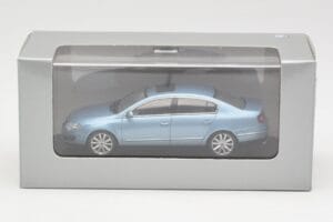 Volkswagen Passat B6 Blue Metallic Minichamps 1:43 PASSAT002 Druckguss — Bild 4 von 4