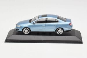 Volkswagen Passat B6 Blue Metallic Minichamps 1:43 PASSAT002 Druckguss